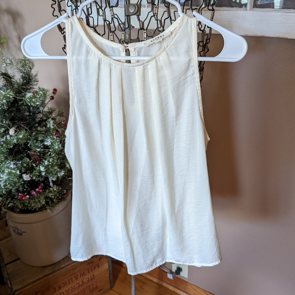 Women's sleeveless top. Size small.